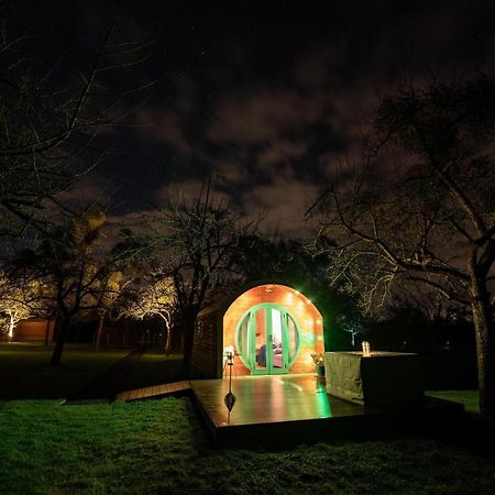 גלסטונברי Orchard Farm Luxury Glamping And Campsite מראה חיצוני תמונה